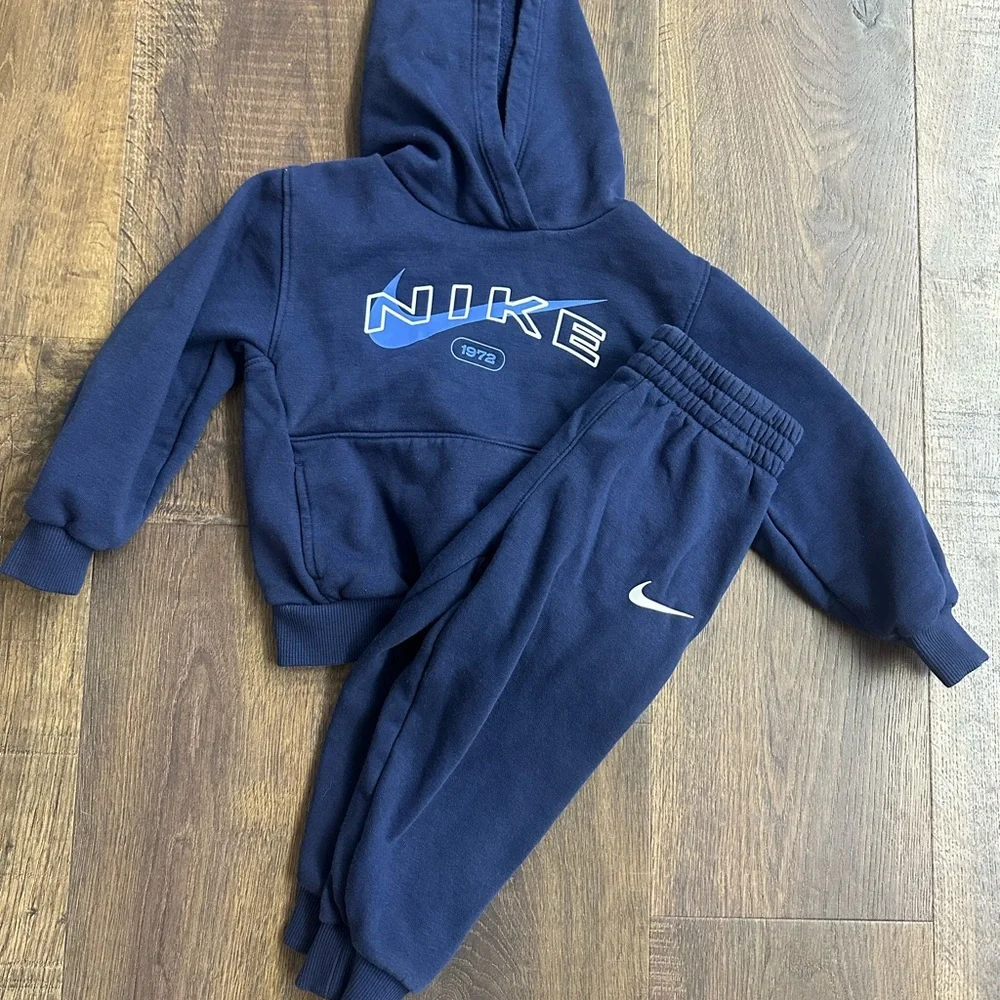 Nike Kids Navy Blue Hoodie & Joggers Set with White Swoosh